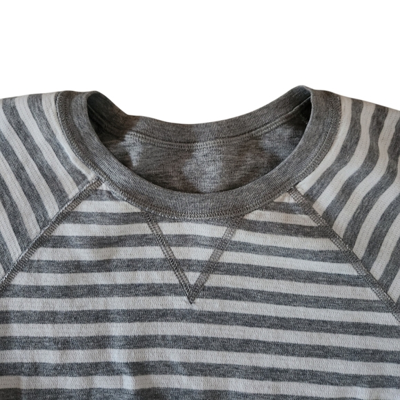 LULULEMON WOMEN'S GRAY/STRIPE REVERSIBLE OPEN YOUR HEART PULLOVER SWEATSHIRT SM - Picture 2 of 9